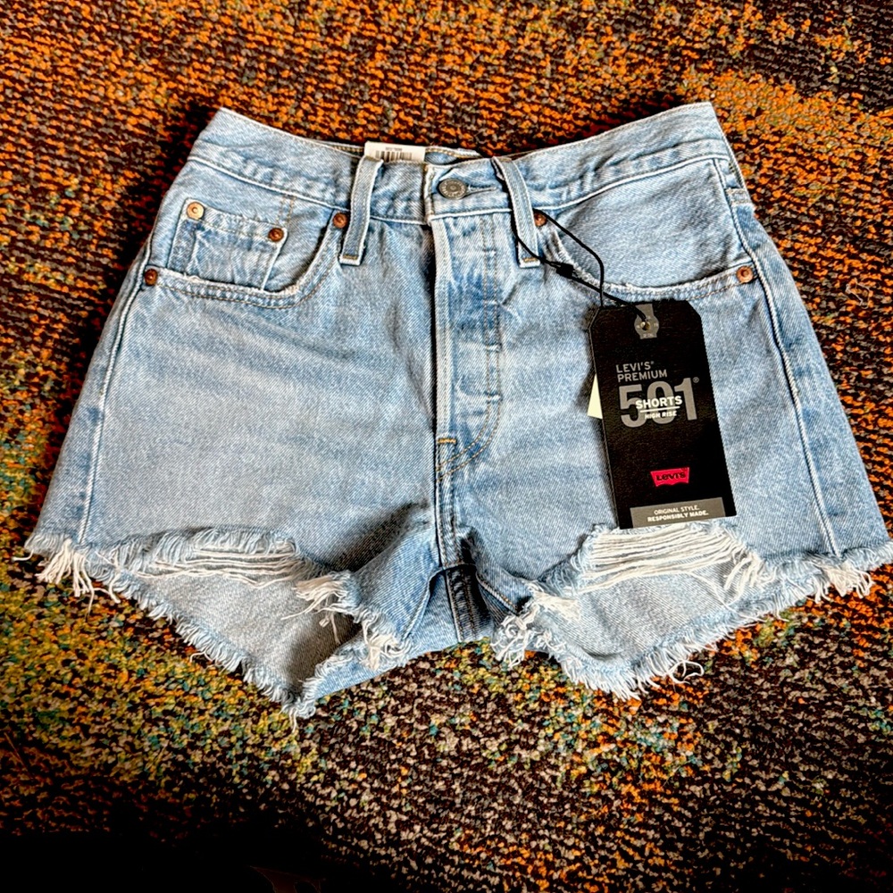 Levi’s 501 shorts. High rise.